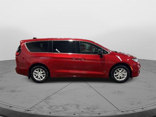Red Hot Pearlcoat 2026 Chrysler Pacifica L