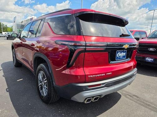 Radiant Red Tintcoat 2025 Chevrolet Traverse LT