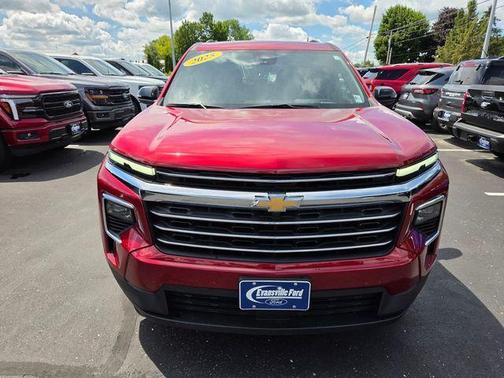 Radiant Red Tintcoat 2025 Chevrolet Traverse LT
