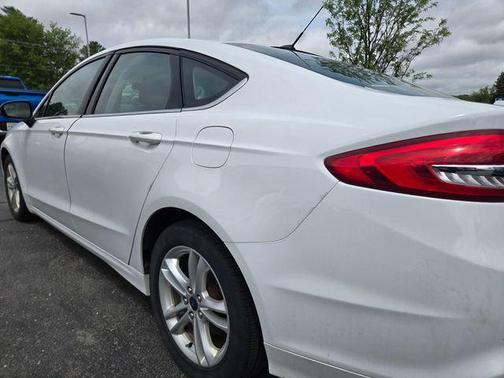 Oxford White 2018 Ford Fusion SE