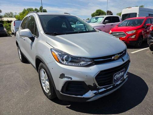 Silver Ice Metallic 2021 Chevrolet Trax LT