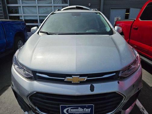 Silver Ice Metallic 2021 Chevrolet Trax LT