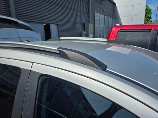 Silver Ice Metallic 2021 Chevrolet Trax LT
