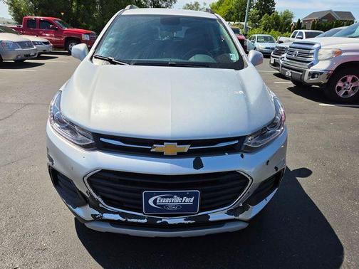 Silver Ice Metallic 2021 Chevrolet Trax LT