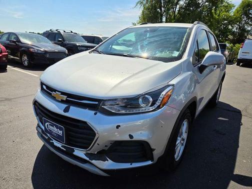 Silver Ice Metallic 2021 Chevrolet Trax LT