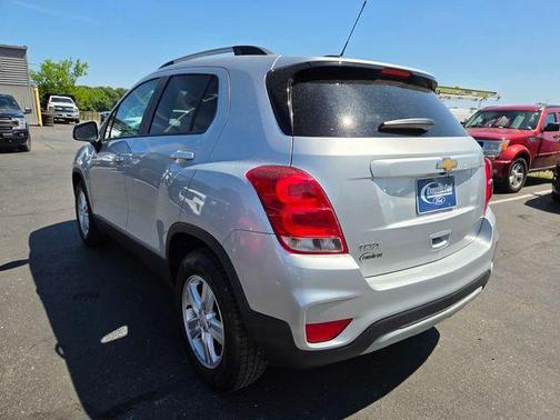 Silver Ice Metallic 2021 Chevrolet Trax LT
