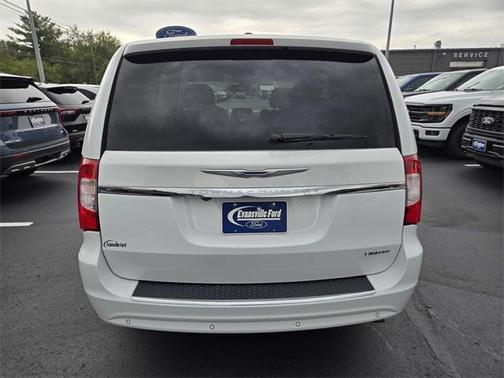 2015 Chrysler Town & Country Limited Platinum