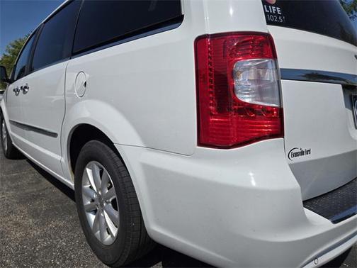 2015 Chrysler Town & Country Limited Platinum