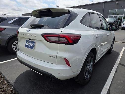 Star White Metallic Tri-Coat 2024 Ford Escape ST-Line