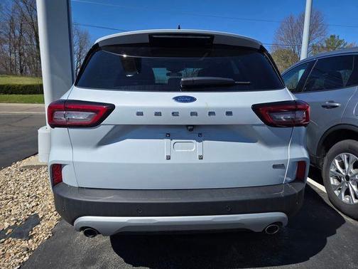 Space Silver Metallic 2025 Ford Escape PHEV SE