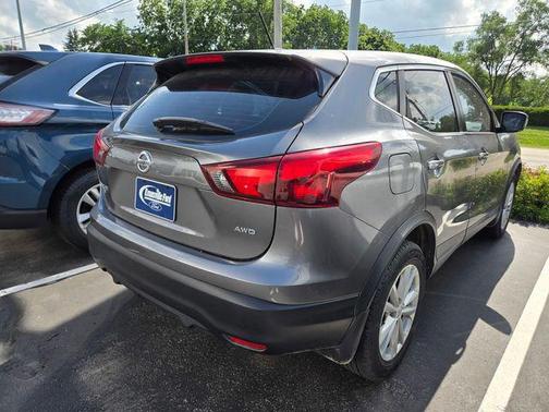 Gun Metallic 2017 Nissan Rogue Sport S