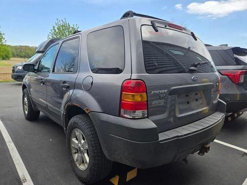 Silver Metallic Clearcoat 2007 Ford Escape Base