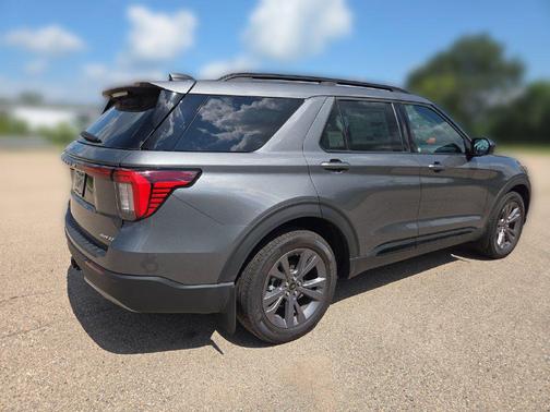 Carbonized Gray Metallic 2026 Ford Explorer Active w/200A Pkg