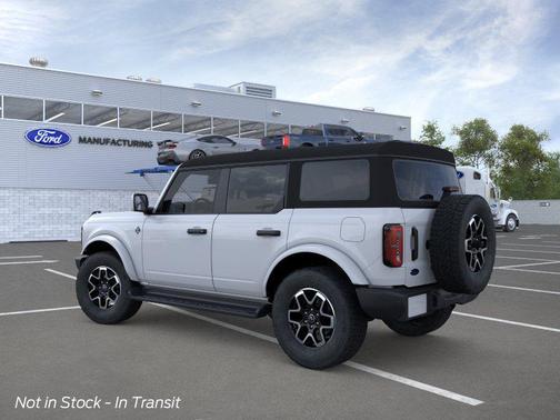 Oxford White 2026 Ford Bronco Outer Banks