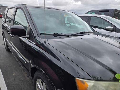 Brilliant Black Crystal Pearlcoat 2014 Chrysler Town & Country Touring