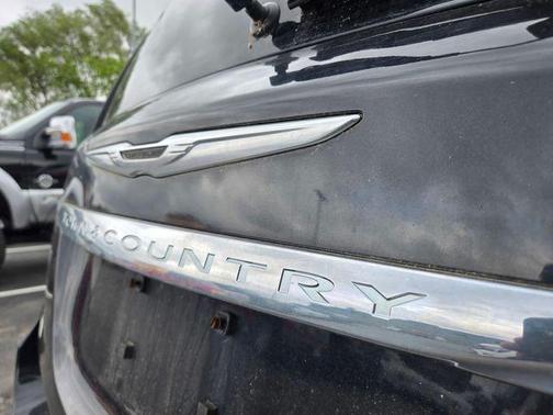 Brilliant Black Crystal Pearlcoat 2014 Chrysler Town & Country Touring