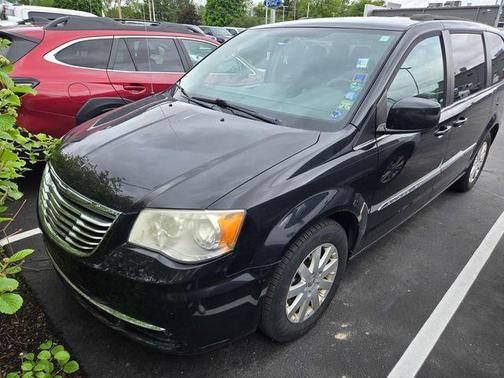 Brilliant Black Crystal Pearlcoat 2014 Chrysler Town & Country Touring