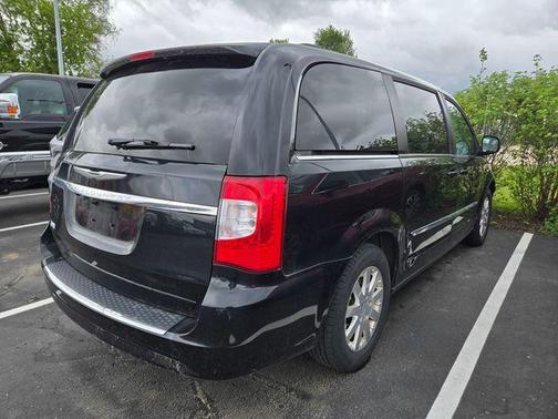 Brilliant Black Crystal Pearlcoat 2014 Chrysler Town & Country Touring