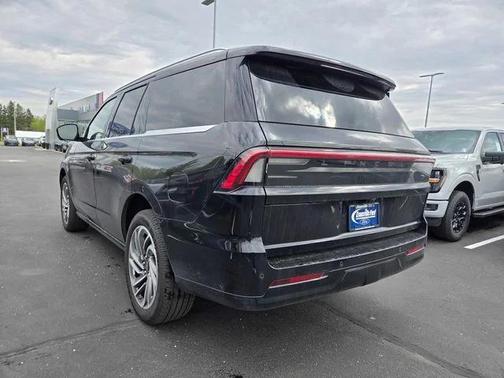 Black Metallic 2025 Lincoln Navigator Reserve