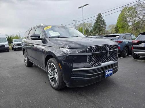 Black Metallic 2025 Lincoln Navigator Reserve