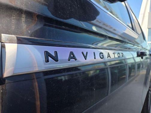 Black Metallic 2025 Lincoln Navigator Reserve