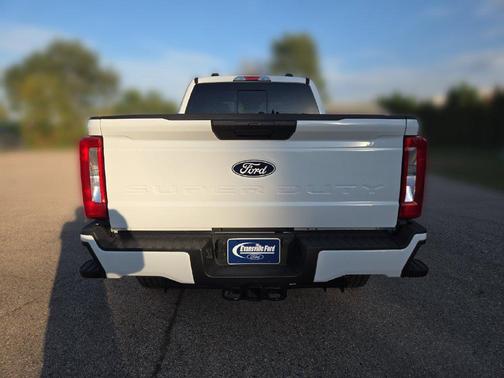 Oxford White 2027 Ford F-250 XL
