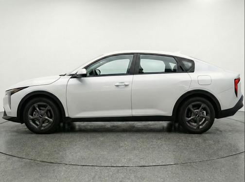 Snow White Pearl 2025 Kia K4 LXS