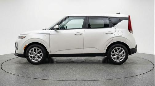 Snow White Pearl 2025 Kia Soul LX