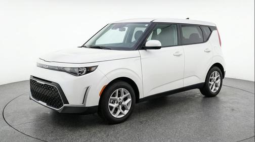 Snow White Pearl 2025 Kia Soul LX