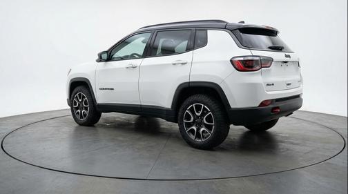 Bright White Clearcoat 2025 Jeep Compass Trailhawk