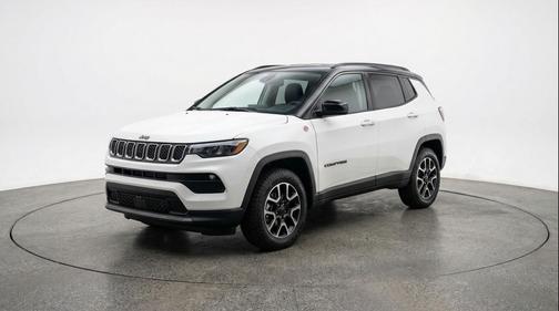 Bright White Clearcoat 2025 Jeep Compass Trailhawk