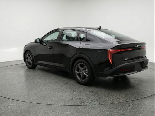 Aurora Black Pearl 2025 Kia K4 LXS