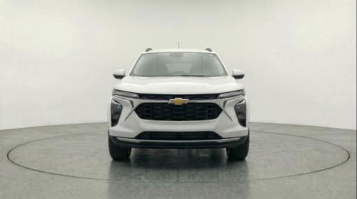 Summit White 2025 Chevrolet Trax LT