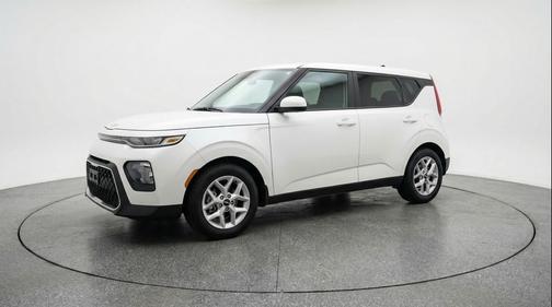 Snow White Pearl 2025 Kia Soul LX