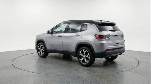 Silver Zynith Metallic Clearcoat 2025 Jeep Compass Limited