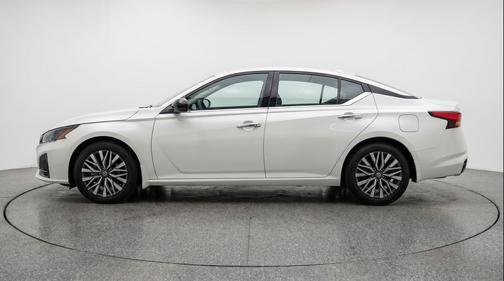 Glacier White 2025 Nissan Altima SV FWD