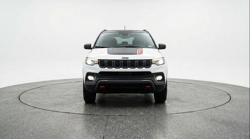 Bright White Clearcoat 2025 Jeep Compass Trailhawk