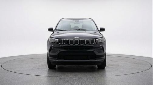 Diamond Black Crystal Pearlcoat 2025 Jeep Compass Latitude