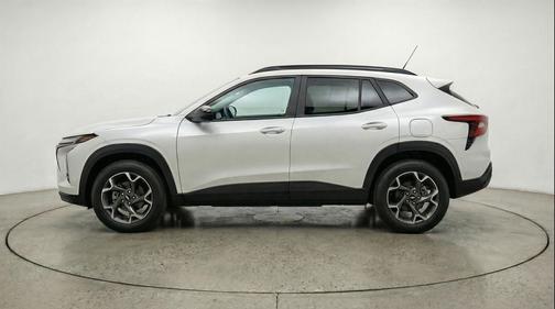 Summit White 2025 Chevrolet Trax LT