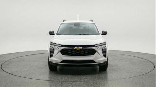 Summit White 2025 Chevrolet Trax LT