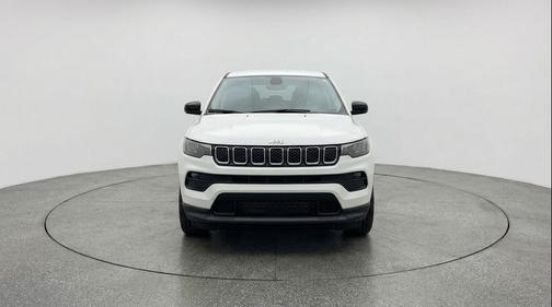 Bright White Clearcoat 2025 Jeep Compass Latitude