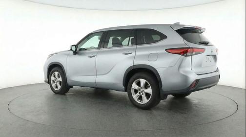 Celestial Silver Metallic 2025 Toyota Highlander LE