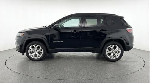 Diamond Black Crystal Pearlcoat 2025 Jeep Compass Latitude