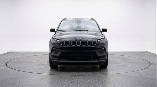 Diamond Black Crystal Pearlcoat 2025 Jeep Compass Latitude