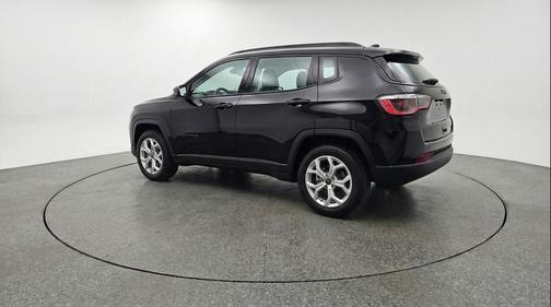 Diamond Black Crystal Pearlcoat 2025 Jeep Compass Latitude