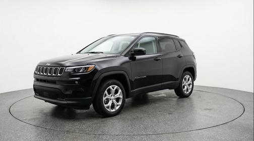 Diamond Black Crystal Pearlcoat 2025 Jeep Compass Latitude