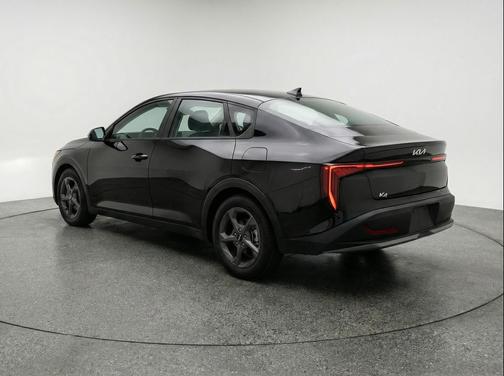 Aurora Black Pearl 2025 Kia K4 LXS