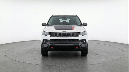 Bright White Clearcoat 2025 Jeep Compass Trailhawk