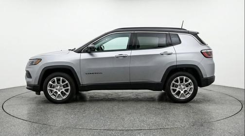 Silver Zynith Metallic Clearcoat 2025 Jeep Compass Limited