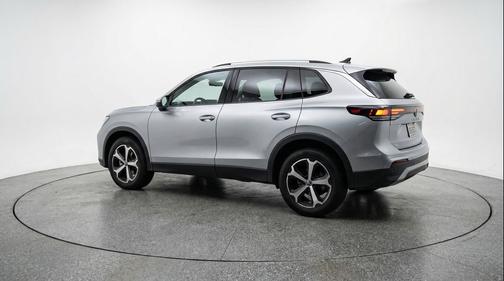 pyrite silver metallic 2026 Volkswagen Tiguan 2.0T SE